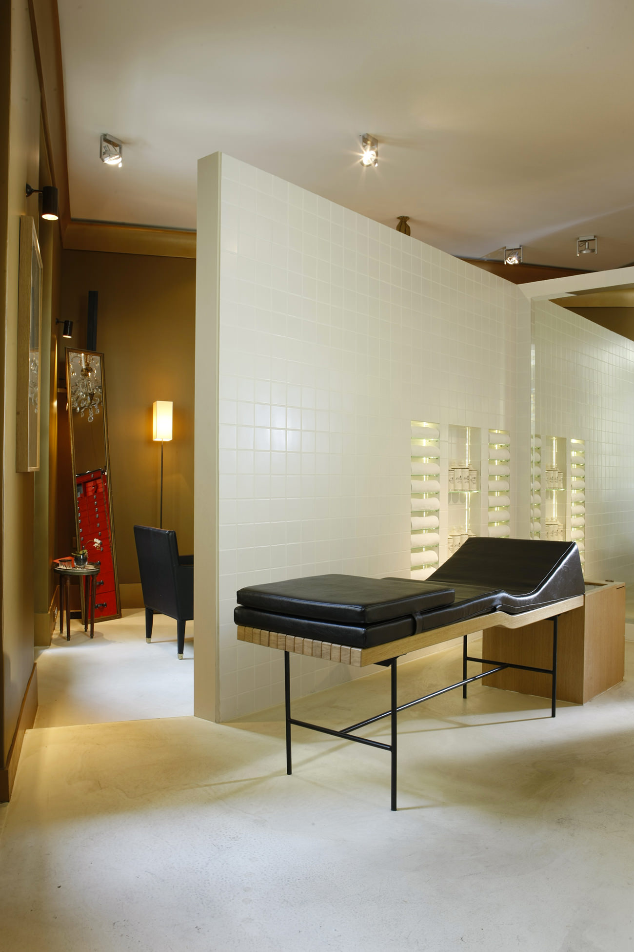 John Nollet's custom Louis Vuitton trunk is home to his entire salon! -  Luxurylaunches