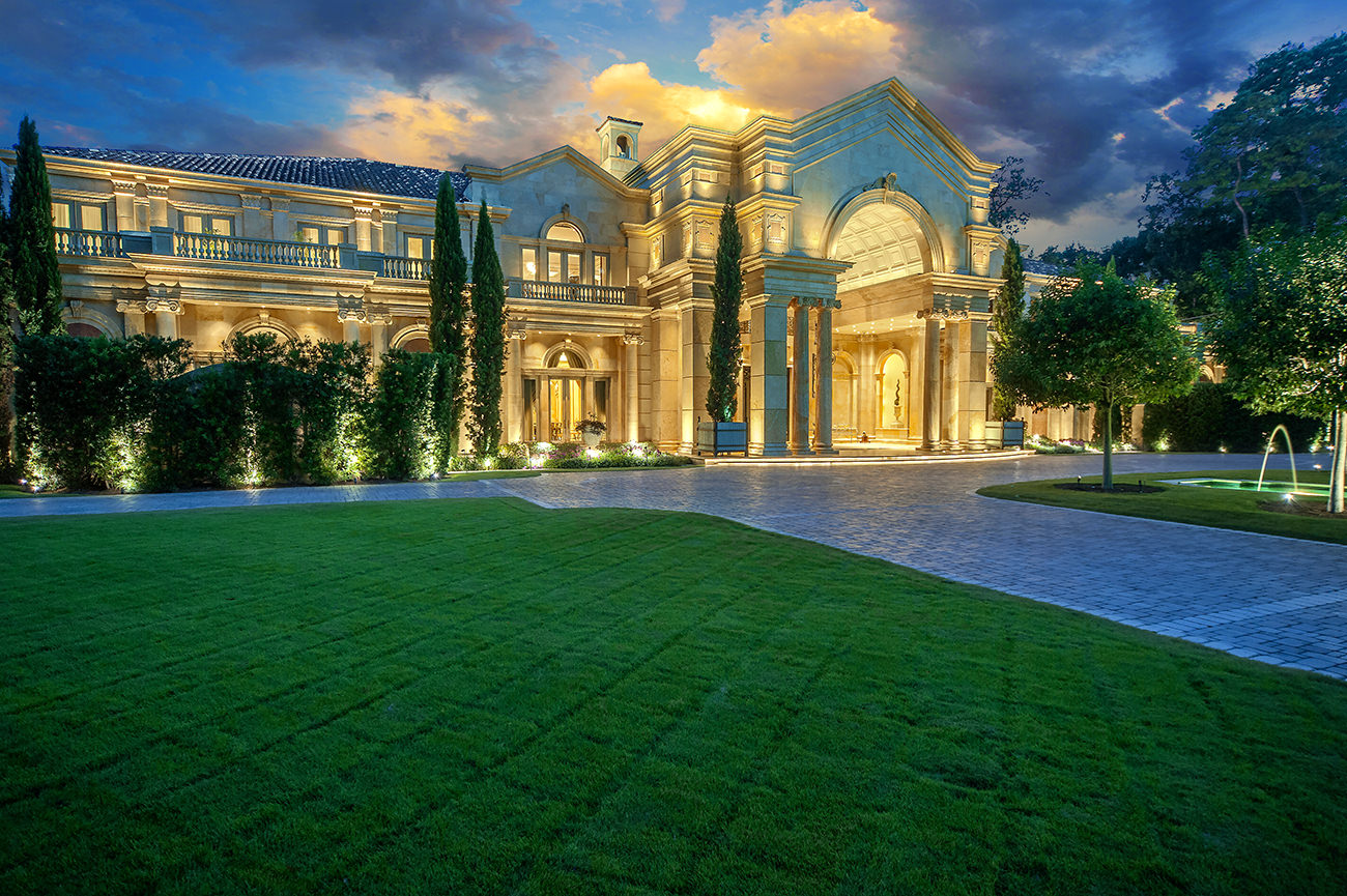 The Neoclassical Houston Estate: royal splendor