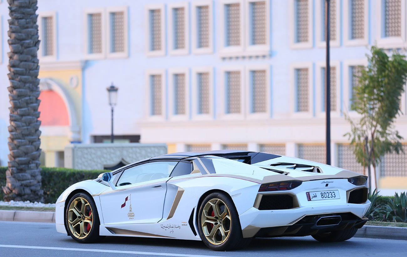 lamborghini aventador lp700-4 золотая