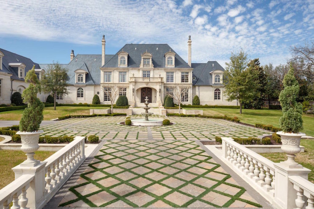 10711 Strait Lane Dallas: an incredible French manor!